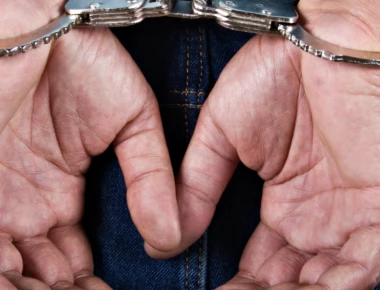 Φθιώτιδα: Συνελήφθη Αλβανός σωματέμπορος στον Καραβόμυλο - Εκκρεμούσε Ερυθρά Αγγελία εις βάρος του